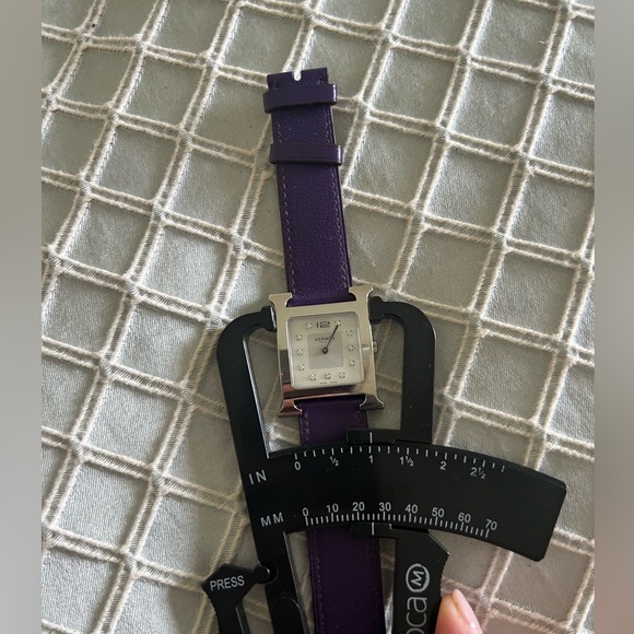 Hermes heure H watch, small model w/ diamonds & alligator strap. Retails $6,250+ - Picture 15 of 17